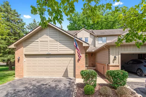 31542 Merriwood Park, Livonia, MI 48152