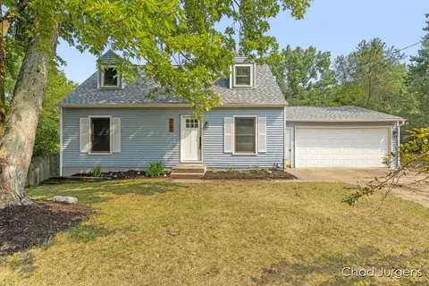 1702 Woodgate, Lowell, MI 49331