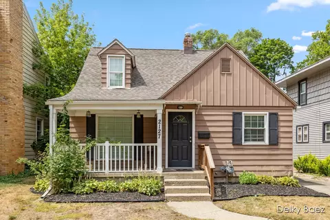 2127 Paris, Grand Rapids, MI 49507