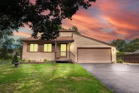 210 Lochaven, Waterford, MI 48327