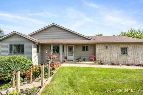 7039 Amber Spgs, Byron Center, MI 49315