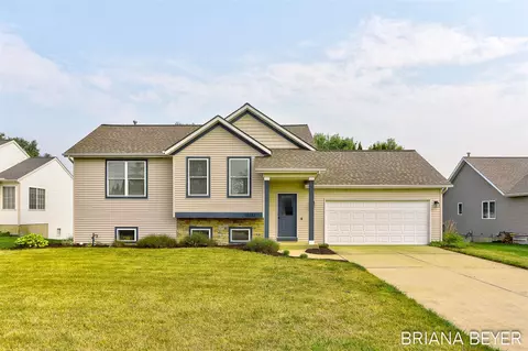 10333 Lynwood, Zeeland, MI 49464