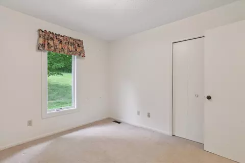 Bedroom - 14430 E Austin, Manchester, MI 48158 photo 6 of 10