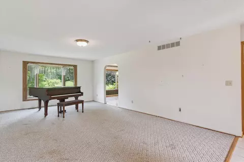 Living - 14430 E Austin, Manchester, MI 48158 photo 3 of 10