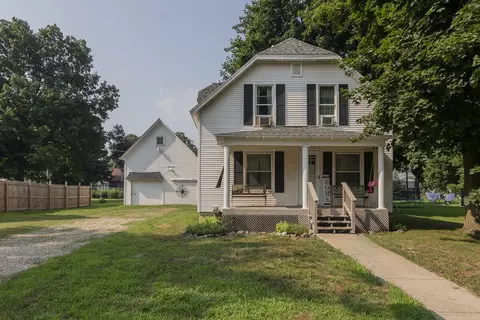 212 W James, Lawrence, MI 49064