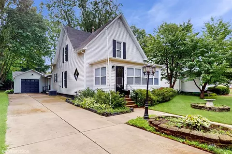 409 Oak, Three Oaks, MI 49128