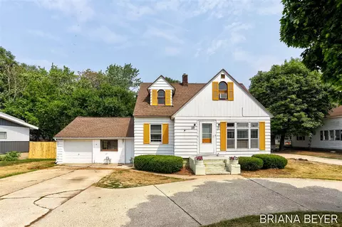 89 E Lakewood, Holland, MI 49424