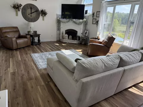 Living - 6349 E Michigan, Jackson, MI 49201 photo 3 of 5