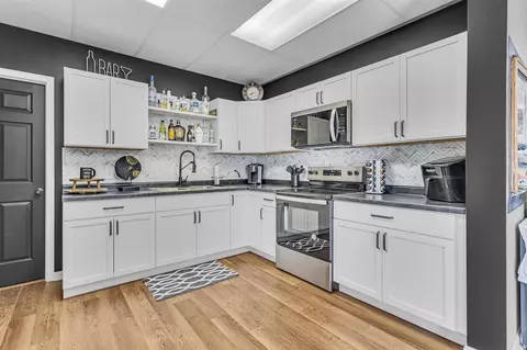 Kitchen - 6349 E Michigan, Jackson, MI 49201 photo 6 of 9