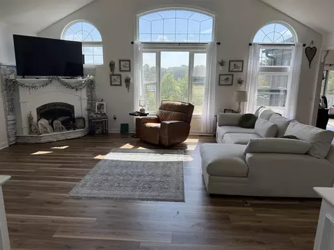 Living - 6349 E Michigan, Jackson, MI 49201 photo 5 of 5