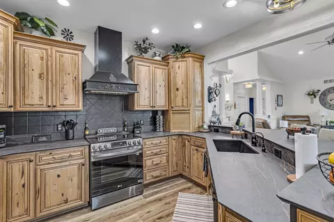 Kitchen - 6349 E Michigan, Jackson, MI 49201 photo 3 of 9