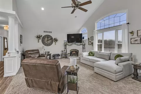 Living - 6349 E Michigan, Jackson, MI 49201 photo 1 of 5