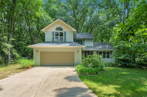 1490 Wickford, Kalamazoo, MI 49009