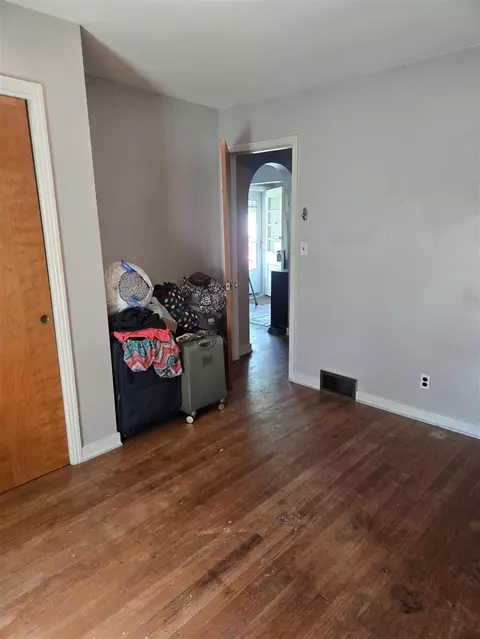 Bedroom - 820 E Argyle, Jackson, MI 49202 photo 3 of 5