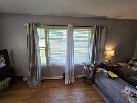 Living - 820 E Argyle, Jackson, MI 49202 photo 4 of 4