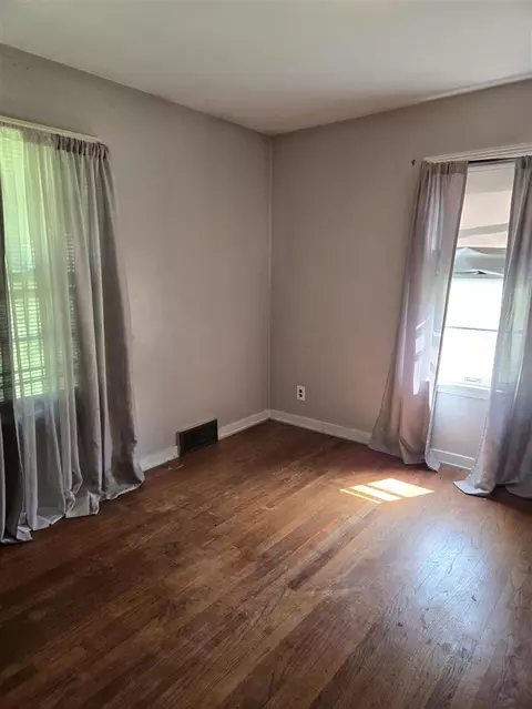 Bedroom - 820 E Argyle, Jackson, MI 49202 photo 1 of 5