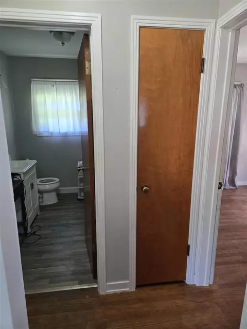 Entry Way - 820 E Argyle, Jackson, MI 49202 photo 4 of 4