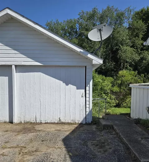 Exterior - 820 E Argyle, Jackson, MI 49202 photo 5 of 12