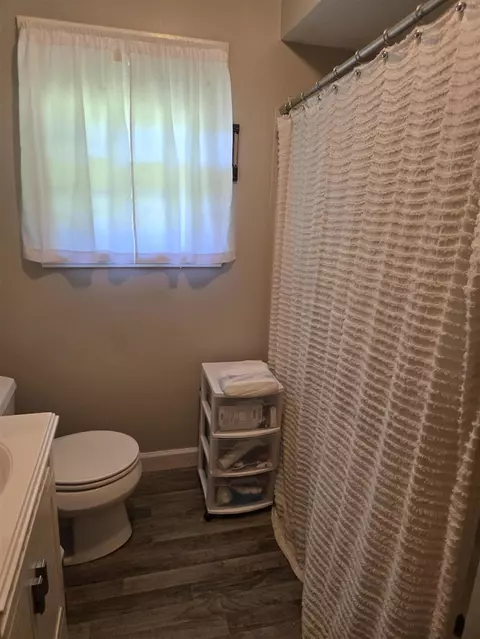 Bath - 820 E Argyle, Jackson, MI 49202 photo 2 of 3