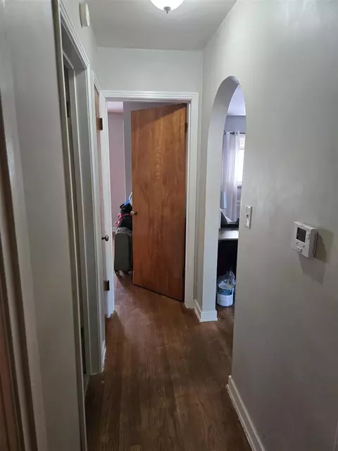 Entry Way - 820 E Argyle, Jackson, MI 49202 photo 3 of 4