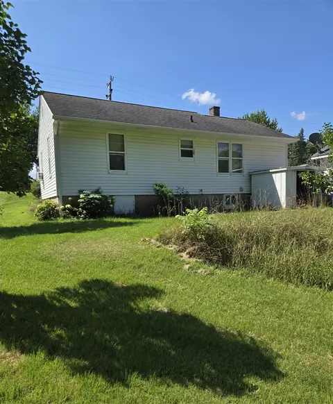 Exterior - 820 E Argyle, Jackson, MI 49202 photo 6 of 12