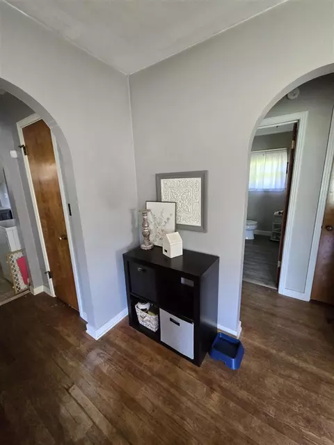 Entry Way - 820 E Argyle, Jackson, MI 49202 photo 1 of 4