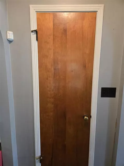 Entry Way - 820 E Argyle, Jackson, MI 49202 photo 2 of 4