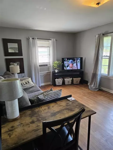 Living - 820 E Argyle, Jackson, MI 49202 photo 1 of 4