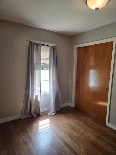 Bedroom - 820 E Argyle, Jackson, MI 49202 photo 2 of 5