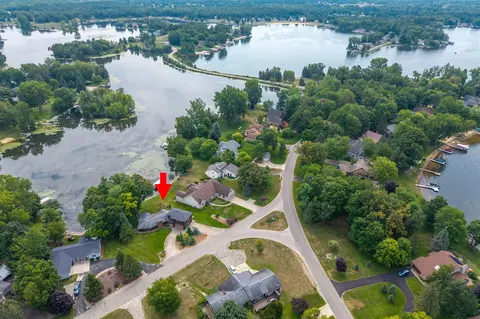8274 Peninsula, Canadian Lakes, MI 49346