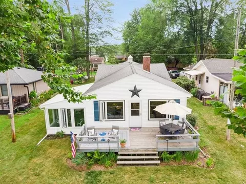 46245 Leedy Pt, Bloomingdale, MI 49026