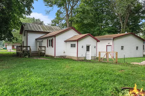 Exterior - 909 Millard, Three Rivers, MI 49093 photo 5 of 10