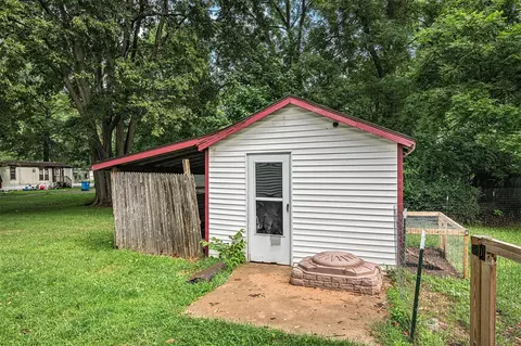 Exterior - 909 Millard, Three Rivers, MI 49093 photo 3 of 10
