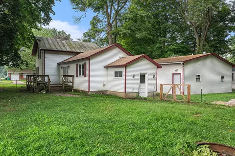 Exterior - 909 Millard, Three Rivers, MI 49093 photo 4 of 10