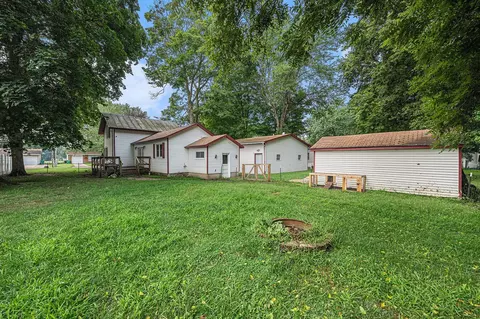 Exterior - 909 Millard, Three Rivers, MI 49093 photo 6 of 10