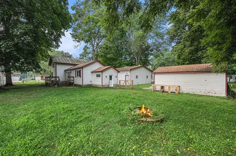 Exterior - 909 Millard, Three Rivers, MI 49093 photo 7 of 10