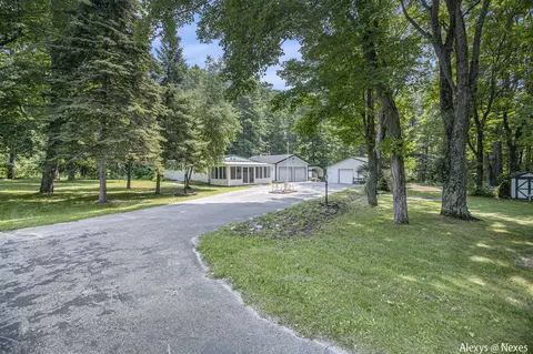 8500 E Horn, Lake Leelanau, MI 49653