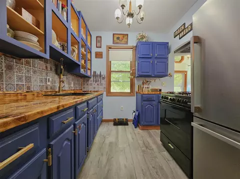 Kitchen - 331 N Steer, Addison, MI 49220 photo 4 of 4