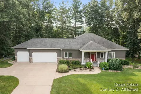 12169 Pine Mdws, Wayland, MI 49348