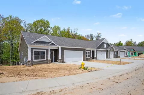 2827 W Cobblestone #13, Kentwood, MI 49512