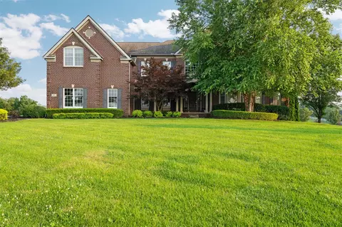 931 Northern Dancer Dr, Saline, MI 48176