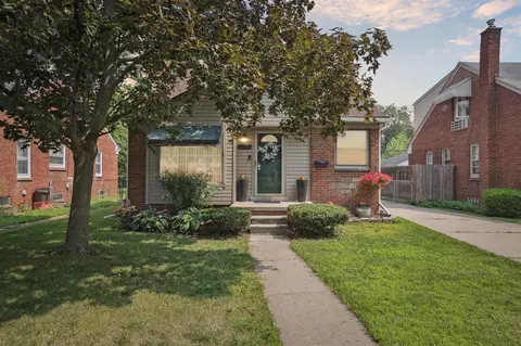 21731 Bournemouth, Harper Woods, MI 48225