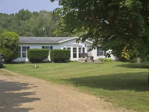 9400 Maple Dl, Horton, MI 49246