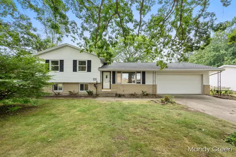 619 E Judd St, Greenville, MI 48838