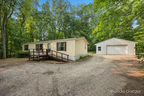 22484 W Howard City-edmore, Howard City, MI 49329