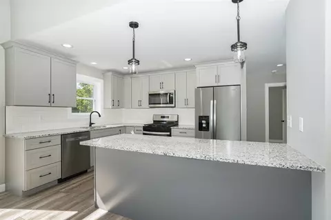 Kitchen - 233 Markus Gln, Plainwell, MI 49080 photo 2 of 2