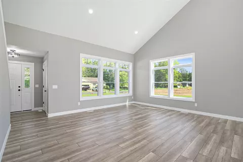 Living - 233 Markus Gln, Plainwell, MI 49080 photo 4 of 4