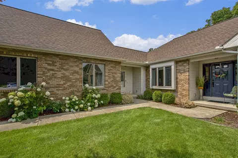 Exterior - 2540 Meadowbrook, Jackson, MI 49201 photo 5 of 10