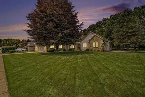 2540 Meadowbrook, Jackson, MI 49201