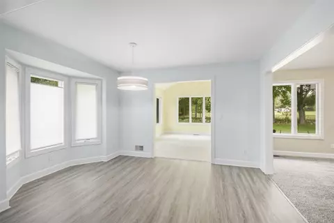 Living - 2540 Meadowbrook, Jackson, MI 49201 photo 3 of 3